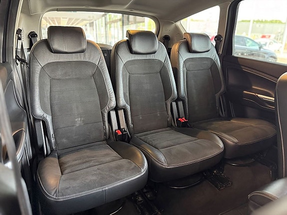 Ford S-MAX 9 of 22