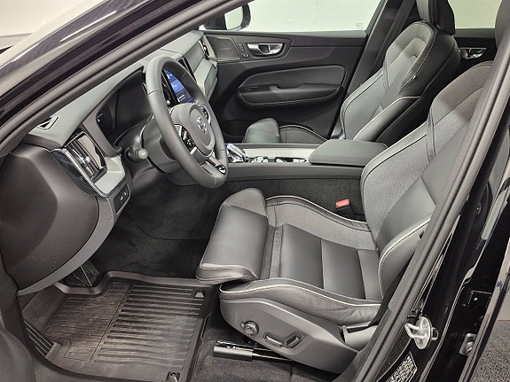 Volvo XC60 2 of 13