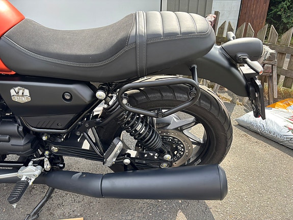 Moto Guzzi V7 850 5 of 8