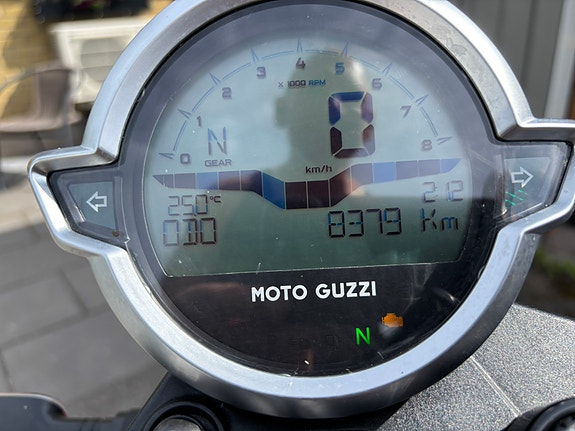 Moto Guzzi V7 850 6 of 8