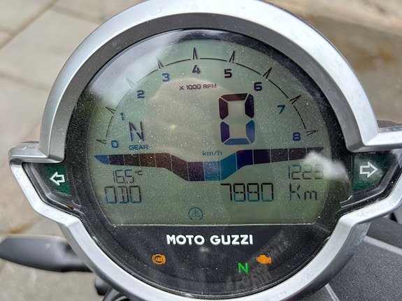 Moto Guzzi V7 850 3 of 5