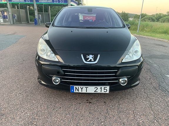 Peugeot 307 2 of 5