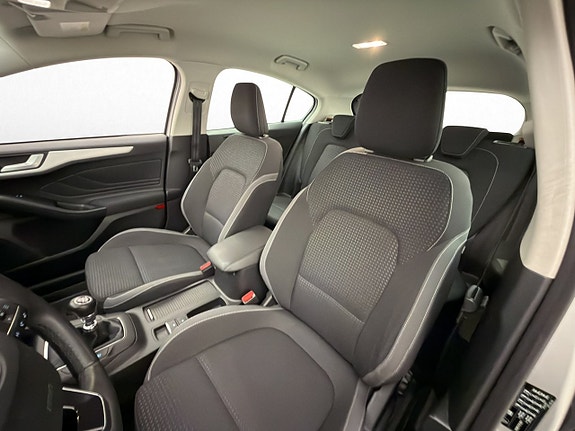 Ford Focus 10 of 27