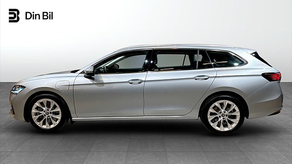 Skoda Superb 2 of 5