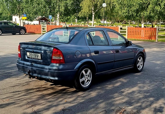 Opel Astra 2 of 5