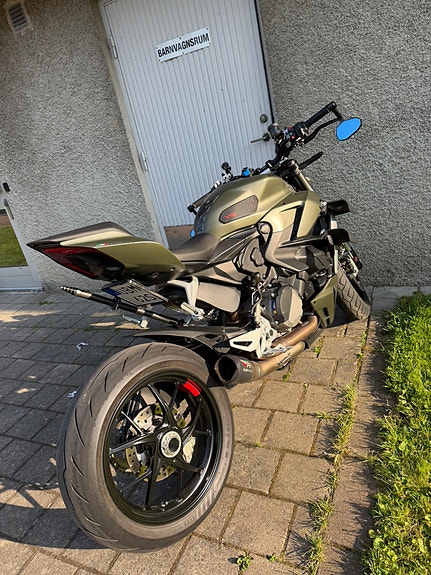 Ducati Streetfighter V2 15 of 15