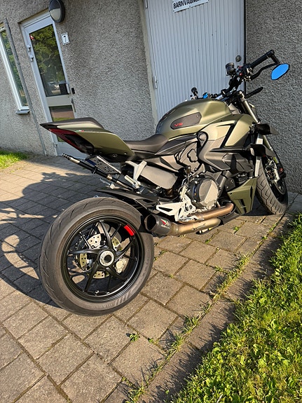 Ducati Streetfighter V2 6 of 15