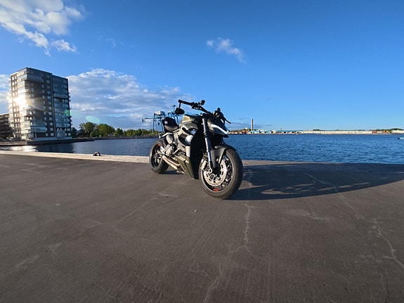 Ducati Streetfighter V2 4 of 15