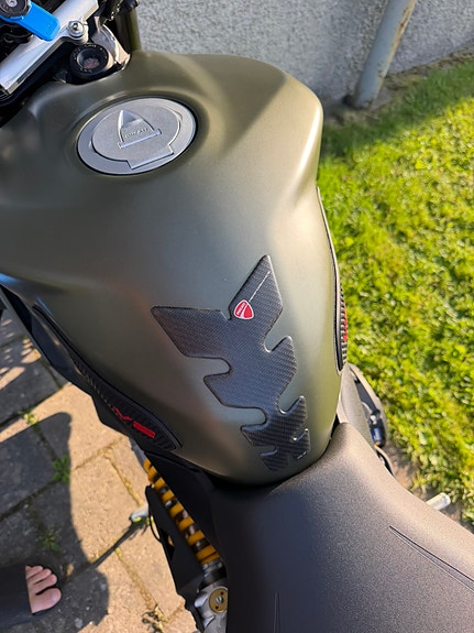 Ducati Streetfighter V2 9 of 15