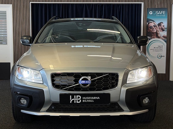 Volvo XC70 2 of 30