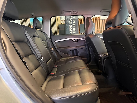 Volvo XC70 11 of 30