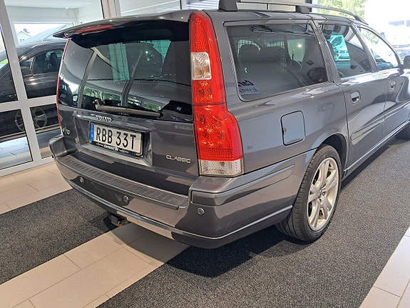 Volvo V70 3 of 7