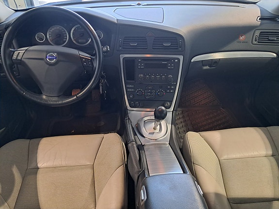 Volvo V70 6 of 7