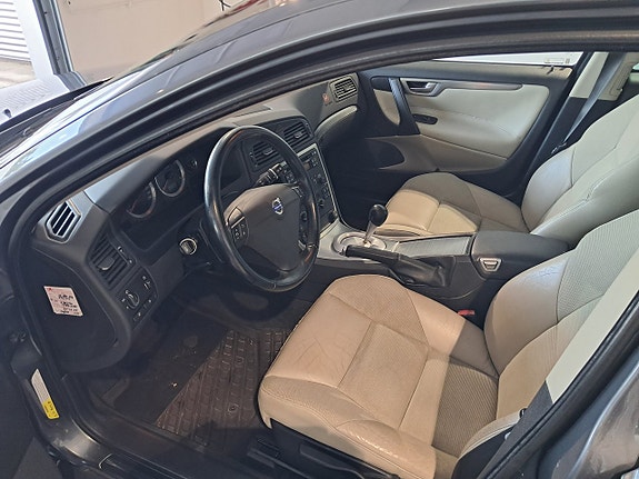 Volvo V70 5 of 7