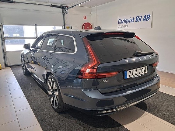 Volvo V90 2 of 6