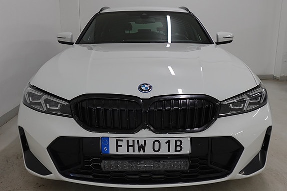 BMW 330e 2 of 5