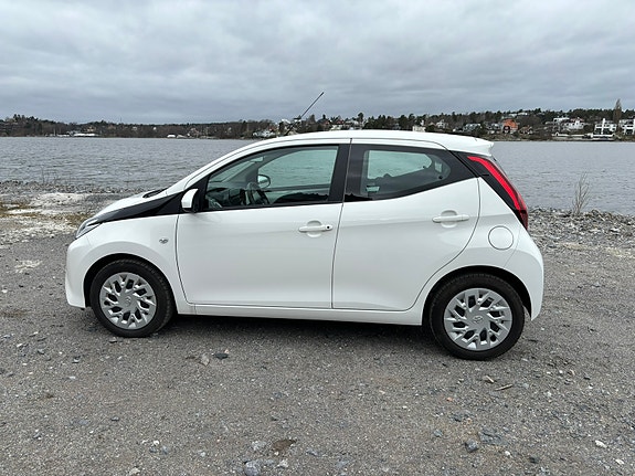 Toyota Aygo 2 of 5