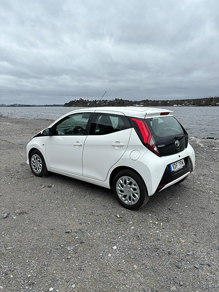Toyota Aygo 3 of 5
