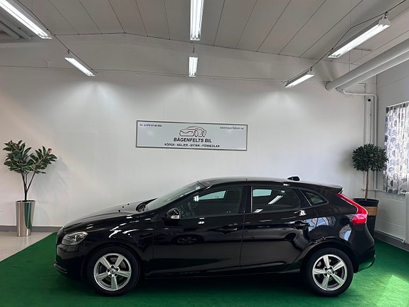 Volvo V40 2 of 5