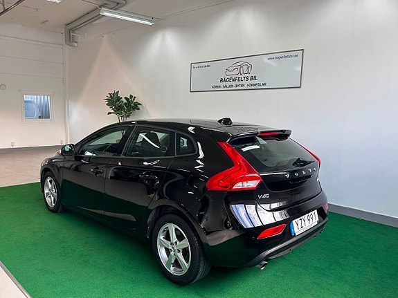 Volvo V40 3 of 5