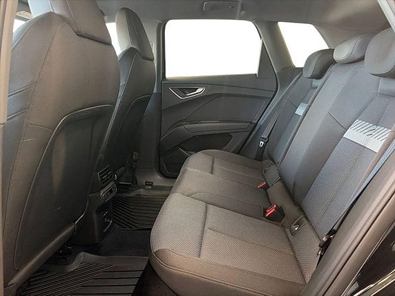 Audi Q4 e-tron 7 of 8