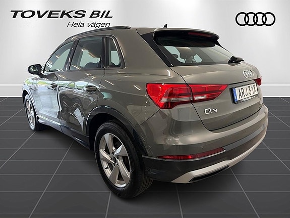 Audi Q3 2 of 12