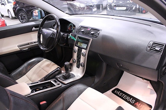 Volvo V50 15 of 27