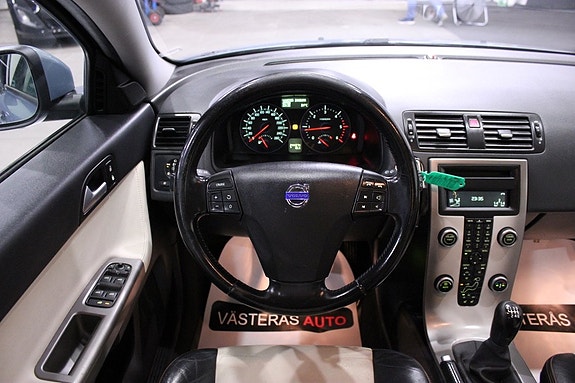 Volvo V50 13 of 27