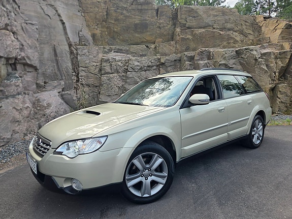 Subaru Outback 2 of 5