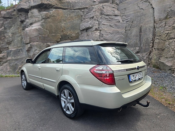 Subaru Outback 4 of 5