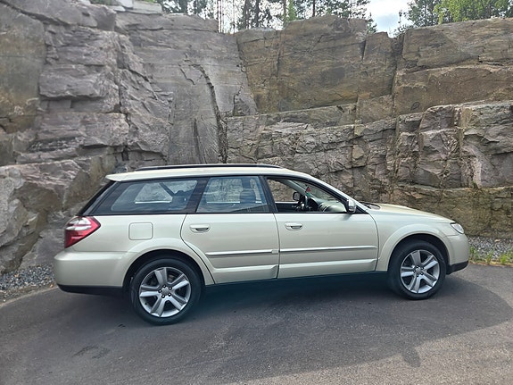 Subaru Outback 3 of 5