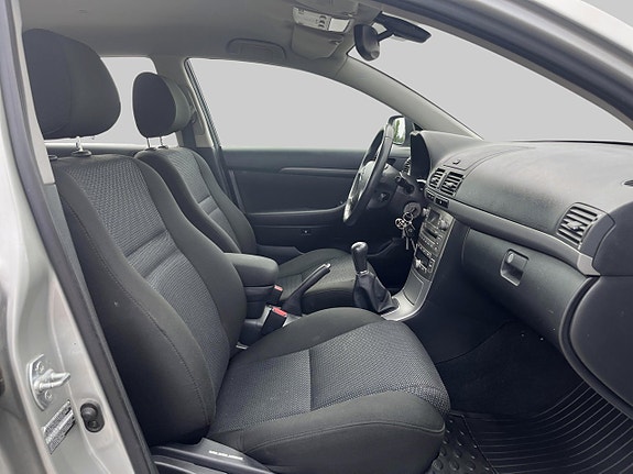 Toyota Avensis 4 of 5