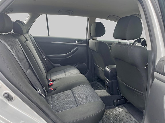 Toyota Avensis 5 of 5