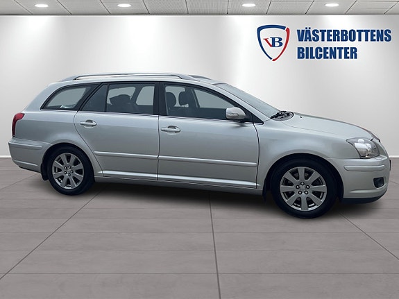 Toyota Avensis 2 of 5