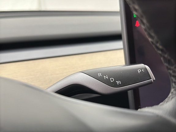Tesla Model Y 17 of 30