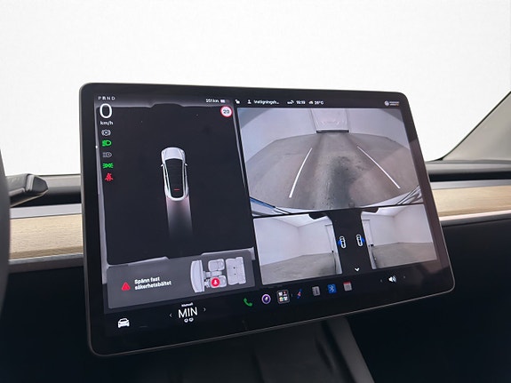 Tesla Model Y 18 of 30