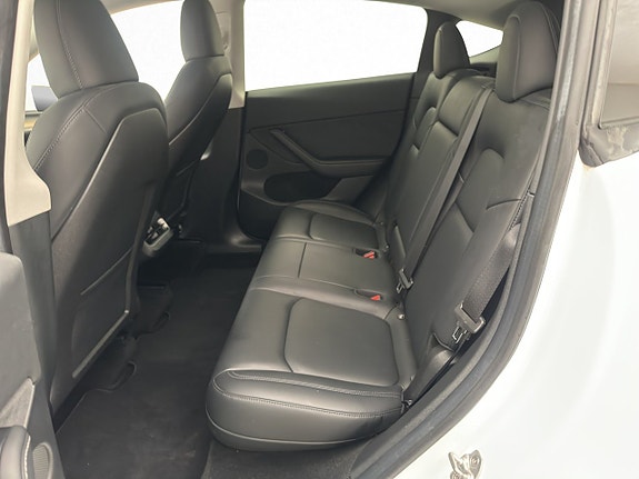 Tesla Model Y 29 of 30