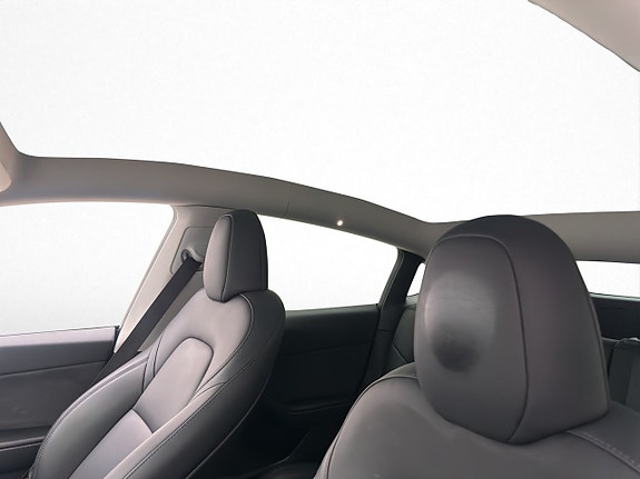 Tesla Model Y 14 of 30