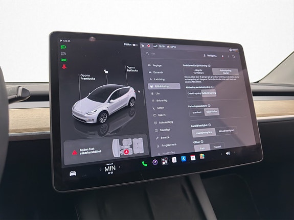 Tesla Model Y 21 of 30
