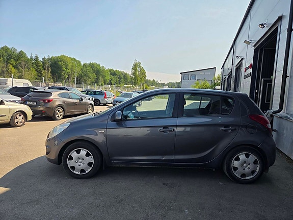 Hyundai i20 3 of 16