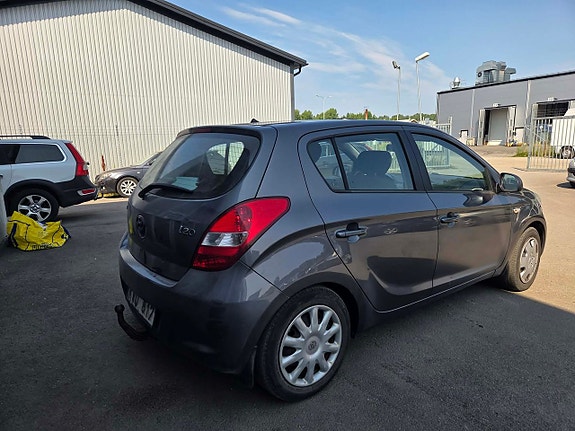 Hyundai i20 7 of 16