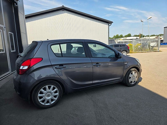 Hyundai i20 12 of 16
