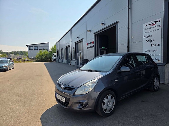 Hyundai i20 10 of 16