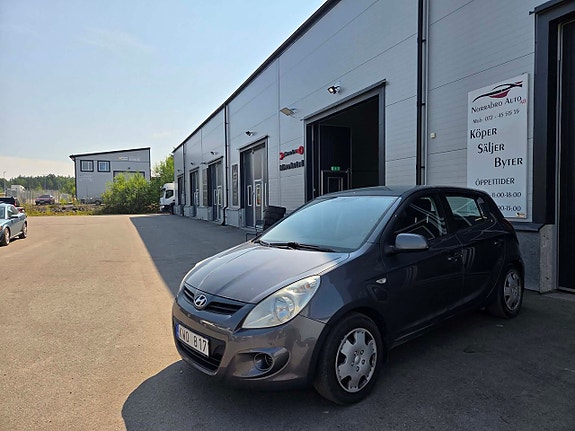 Hyundai i20 2 of 16