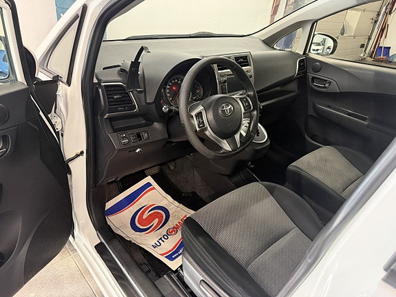 Toyota Verso-S 13 of 20
