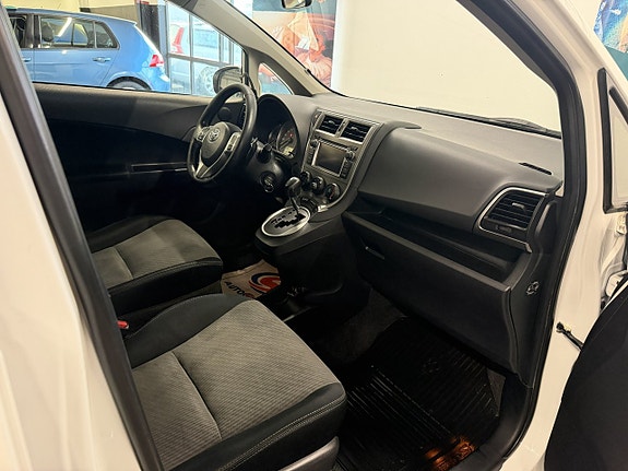 Toyota Verso-S 14 of 20