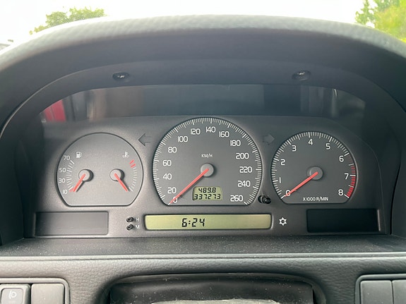 Volvo V70 4 of 5