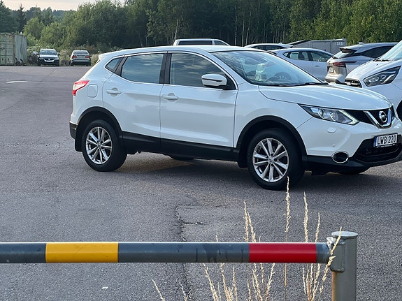 Nissan Qashqai 4 of 6
