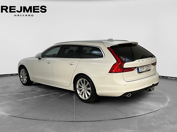 Volvo V90 2 of 5