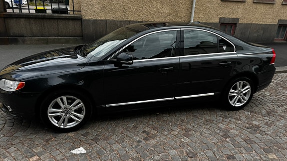 Volvo S80 3 of 4